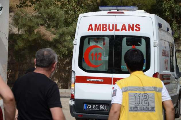 Teröristler ambulans yağmaladı - Resim: 4
