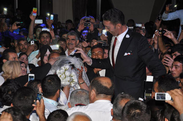 'Dünya Devi' dünya evine girdi - Resim: 4