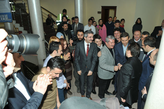 Tuzla Belediyesi Personelinden Başkan Yazıcı'ya Coşkulu Karşılama - Resim: 1