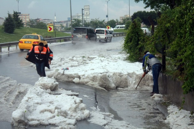 Bu nasıl şey Haziran ayında buz dağı oluştu - Resim: 1