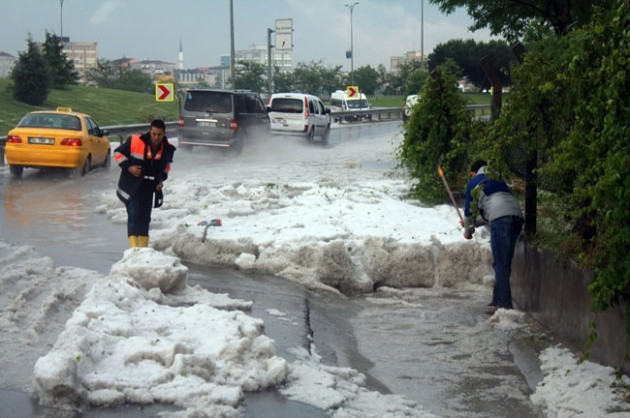 Bu nasıl şey Haziran ayında buz dağı oluştu - Resim: 2