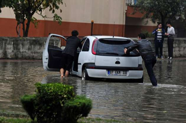 Antalya'yı sağanak vurdu - Resim: 2