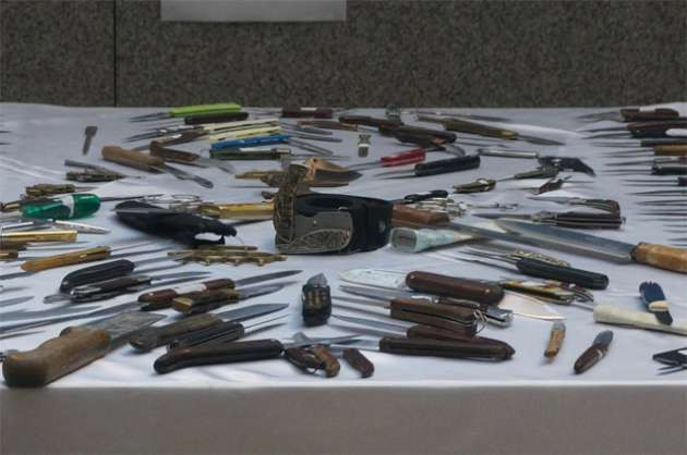 Adliye'de unutulan kesici aletler! - Resim: 1