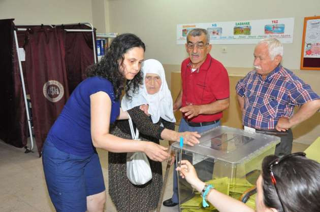 Türkiye sandık başında - Resim: 1