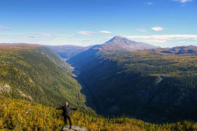 Aynalarla güneş ışığı alan kasaba - Resim: 4