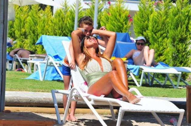 Özlem Yıldız yeni sevgilisi ile görüntülendi - Resim: 1