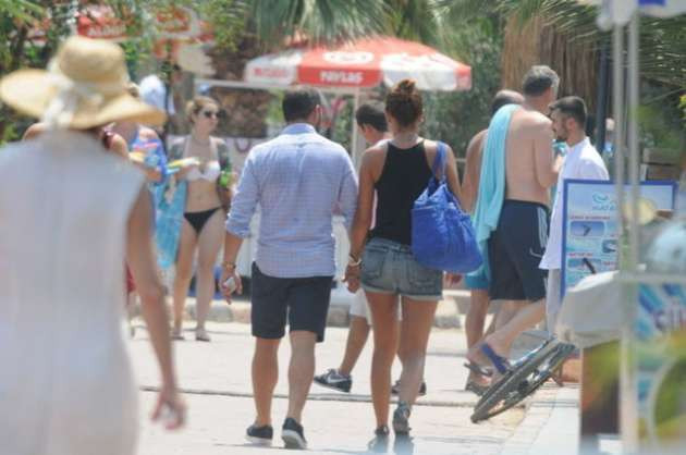 Özlem Yıldız yeni sevgilisi ile görüntülendi - Resim: 2