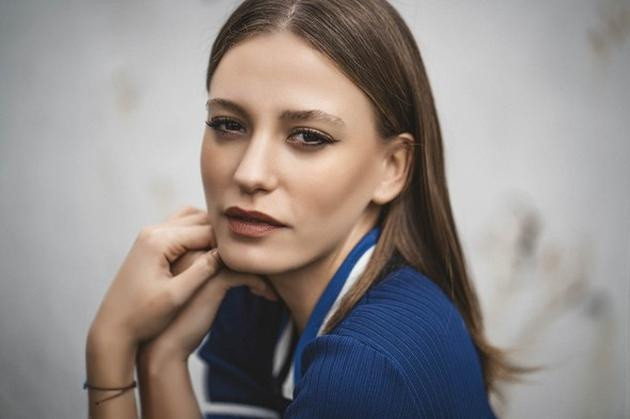  Serenay Sarıkaya ve Ece Sükan pişti oldu!  - Resim: 1