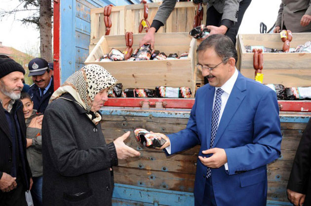 Kılıçdaroğlu'nun parasıyla sucuk dağıttı - Resim: 4