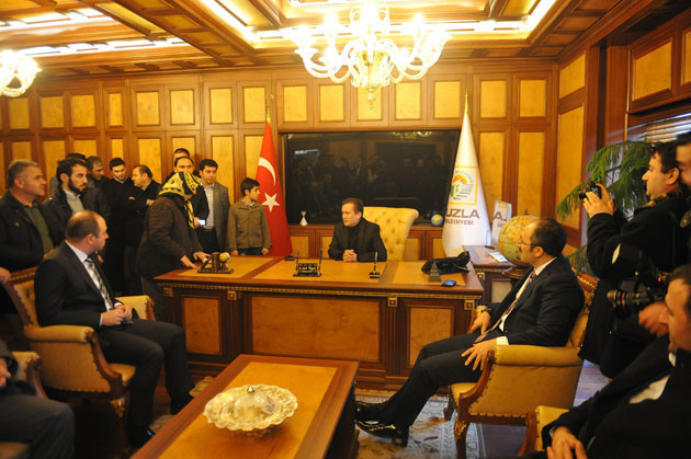 Tuzla Belediyesi Personelinden Başkan Yazıcı'ya Coşkulu Karşılama - Resim: 3