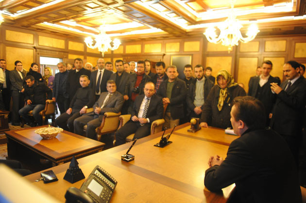 Tuzla Belediyesi Personelinden Başkan Yazıcı'ya Coşkulu Karşılama - Resim: 4