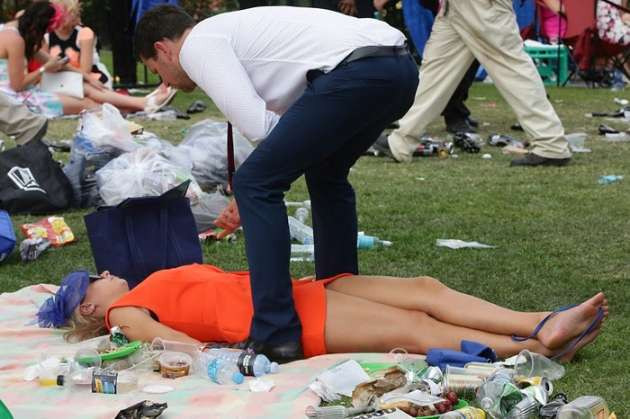 Böyle at yarışı mı olur demeyin! Olay görüntüler - Resim: 3