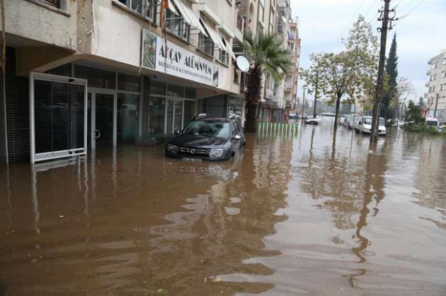 Antalya'yı sağanak vurdu - Resim: 1