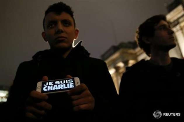 Hebdo'ya düzenlenen saldırı protesto ediliyor  - Resim: 1