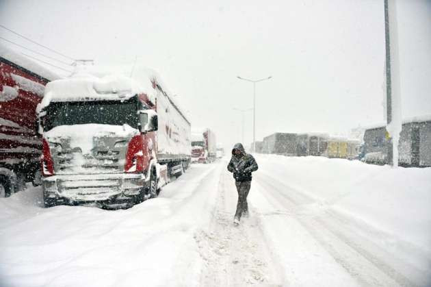 Saatlerce mahsur kaldılar - Resim: 3