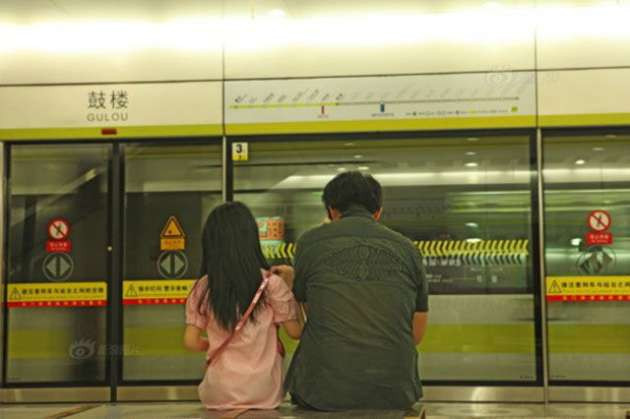 Her yere silikon bebekle gidiyor - Resim: 1