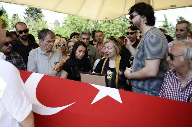 Sümer Tilmaç son yolculuğuna uğurlandı - Resim: 3