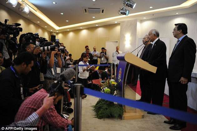 Kayıp Malezya uçağının kanadı bulundu - Resim: 4