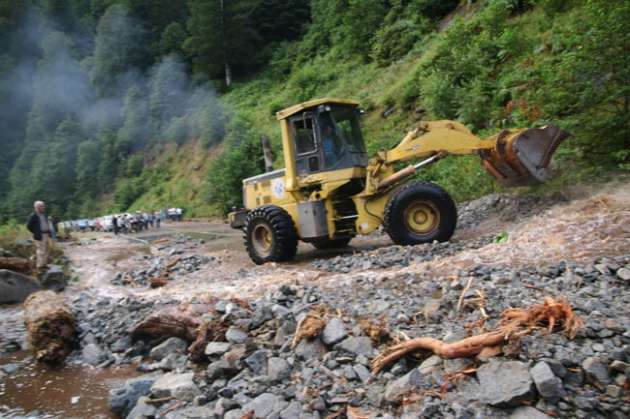 Şiddetli yağış yüzünden yol kapandı - Resim: 3
