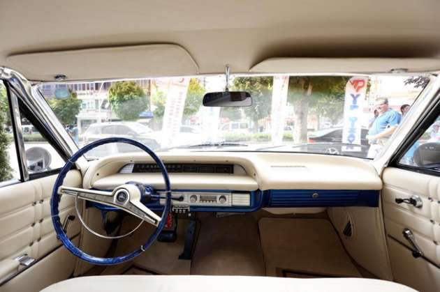 Samanlıktan 100 bin dolarlık otomobil çıktı - Resim: 1