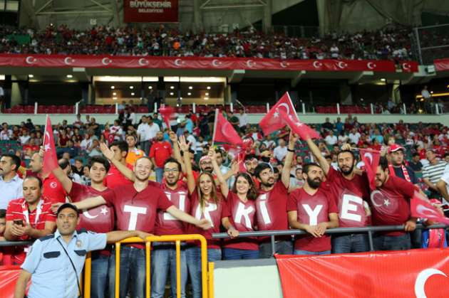 Her yer kırmızı beyaz! - Resim: 2