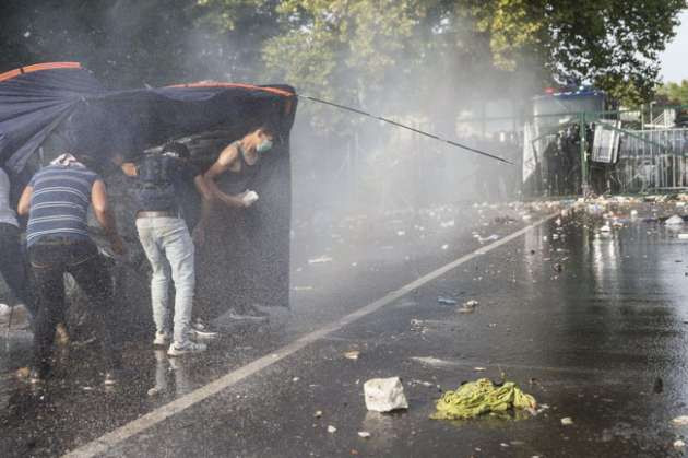 Sığınmacıların sabrı taştı! - Resim: 4