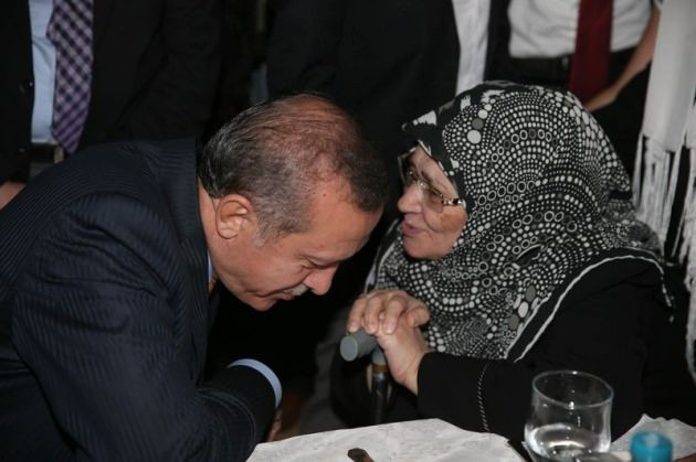 Şule Yüksel Şenler öldü haberi ortalığı karıştırdı Twitter'dan taziye mesajı yağdı - Resim: 4