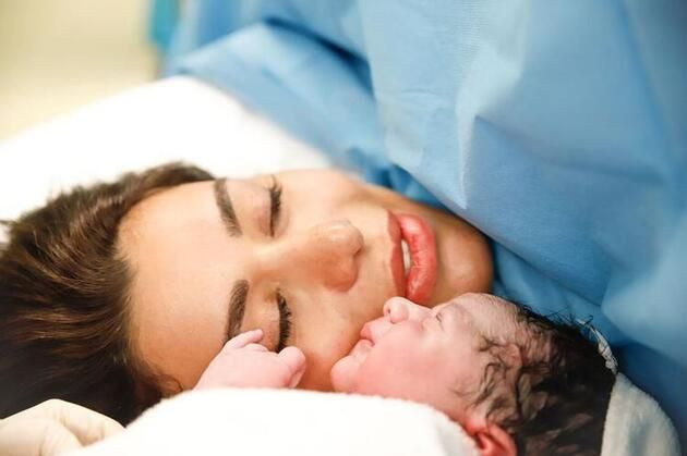 Yeni doğum yapan Ebru Şancı kendi sütüyle bakın ne yapıyor - Resim: 2