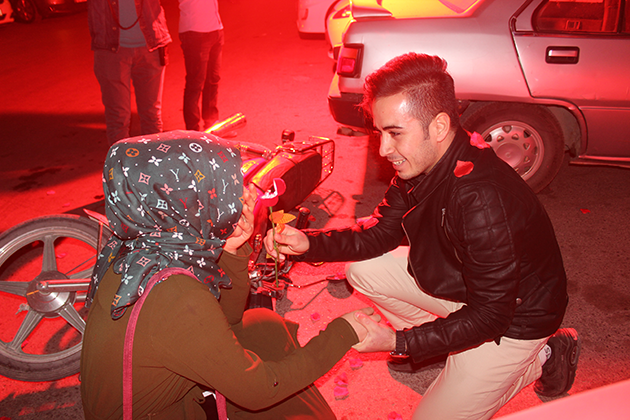 Böyle evlilik teklifi görülmedi! Kalbine inecekti! - Resim: 2