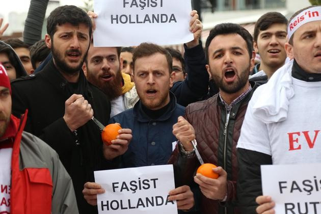 Hollanda protestolarında bunlara dikkat! - Resim: 1