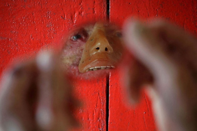 Bu köyde yaşayan herkes eriyor - Resim: 1