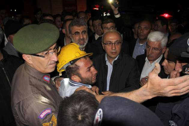 Madenci yakını bakana sarılıp ağladı - Resim: 1