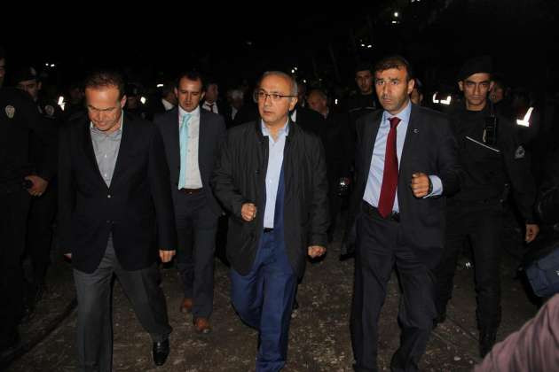 Madenci yakını bakana sarılıp ağladı - Resim: 2