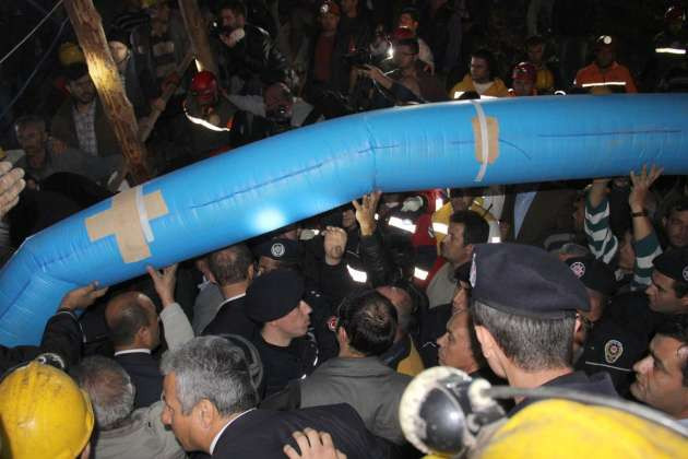 Madenci yakını bakana sarılıp ağladı - Resim: 4