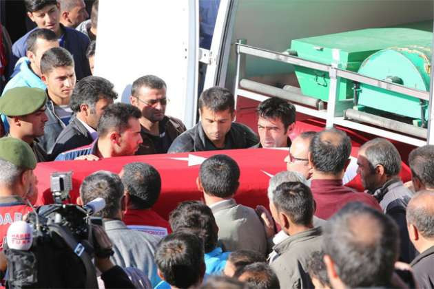 Cenaze töreni yürekleri sızlattı - Resim: 2