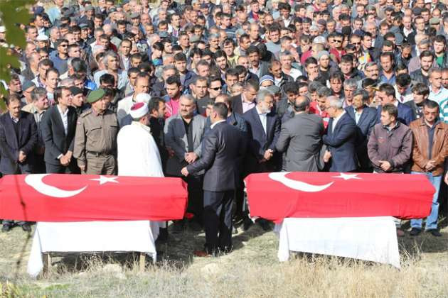 Cenaze töreni yürekleri sızlattı - Resim: 3