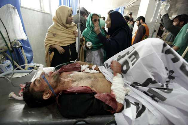 Pakistan'da okula Taliban saldırısı Yüzlerce öğreci ölü ve yaralı! - Resim: 2