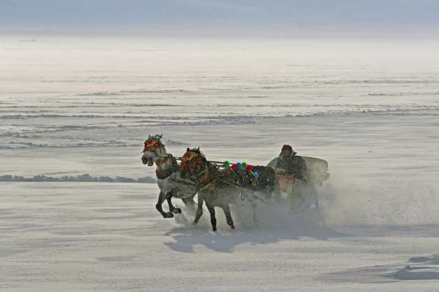 Donan göl üzerinde atlı kızak şov - Resim: 4