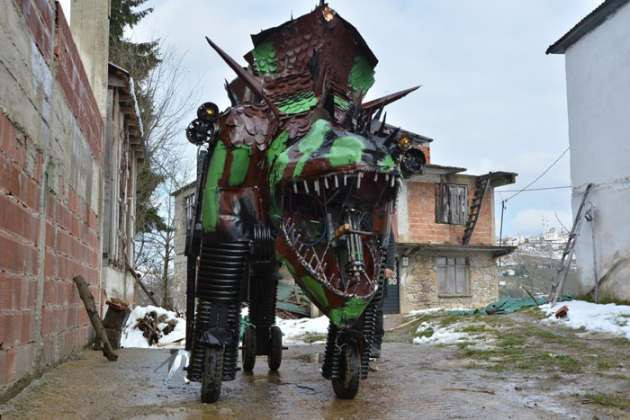 Dinazor görünümlü füzeatar - Resim: 1