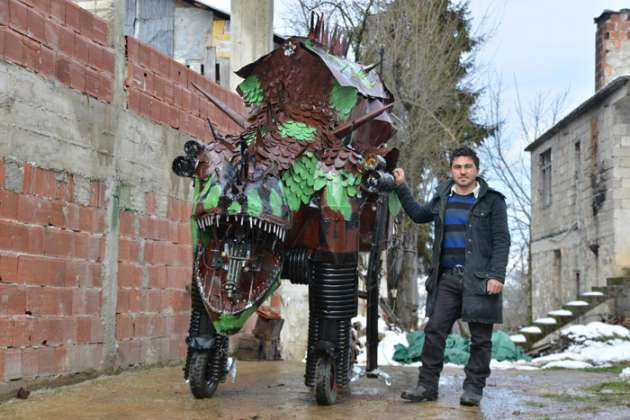 Dinazor görünümlü füzeatar - Resim: 3