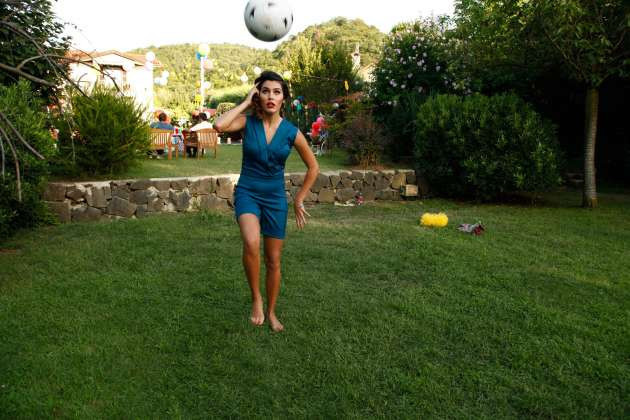 Serenay Aktaş futbol yeteneğini beyazperde de sergiledi - Resim: 4