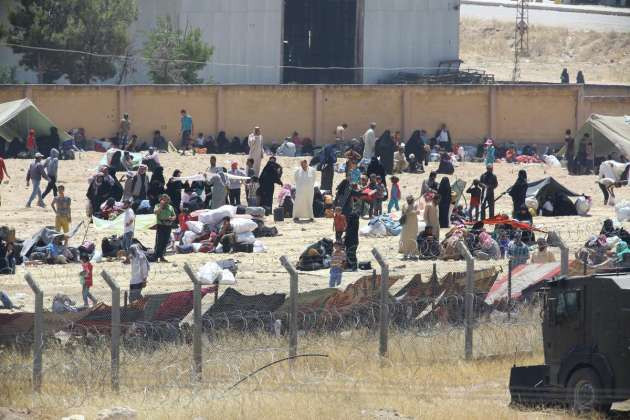 Suriyelilerin sınırda bekleyişi sürüyor - Resim: 4