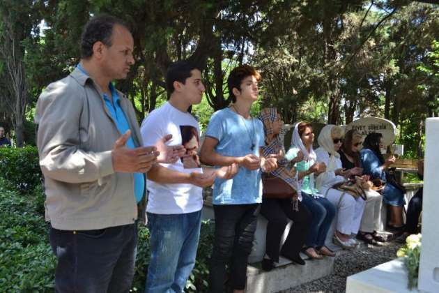 Kemal Sunal mezarı başında anıldı - Resim: 3