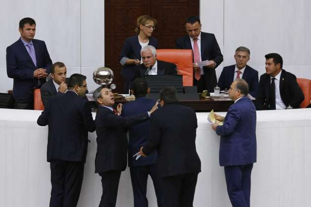 TBMM Genel Kurulu olağanüstü toplandı! İşte özel kareler - Resim: 4