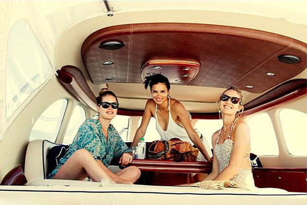 Ünlü modeller haftasonunu birlikte geçirdi! - Resim: 1