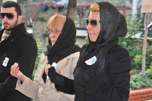 Hande Yener babasına böyle veda etti - Resim: 3