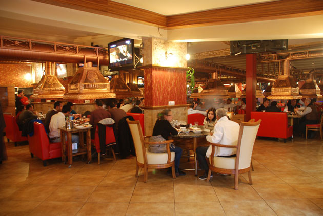 Çınaraltı'nda aşk ateşinde pişiriyorlar - Resim: 3