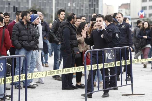 Taksim Meydanı'nda polise saldırı - Resim: 1