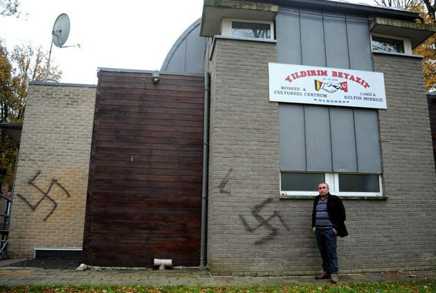 Belçika'da camilere ırkçı işaretler - Resim: 4