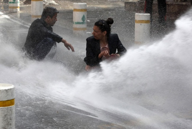 TOMA'nın önüne dikilen kadının sonuna bakın! - Resim: 4